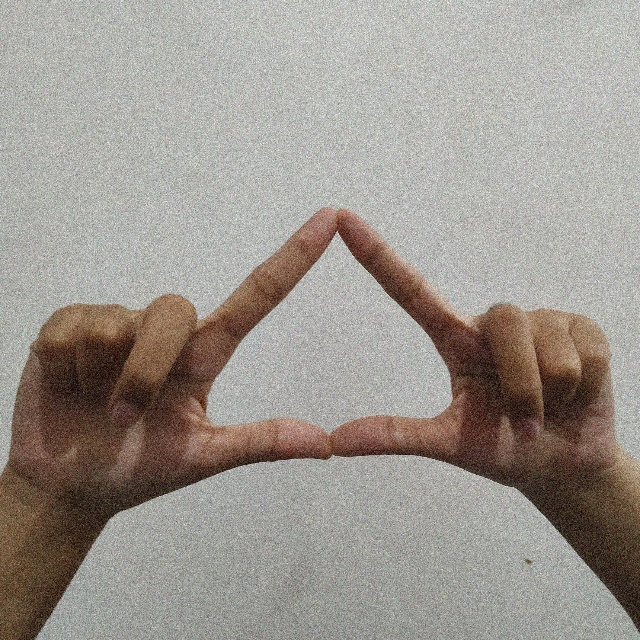 Isyarat fingerspelling huruf A